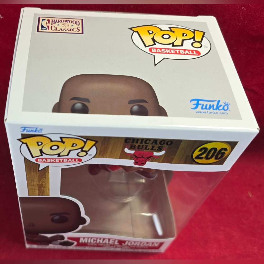 Michael Jordan funko # 206 (nib) With Pop Protector - Picture 4 of 7